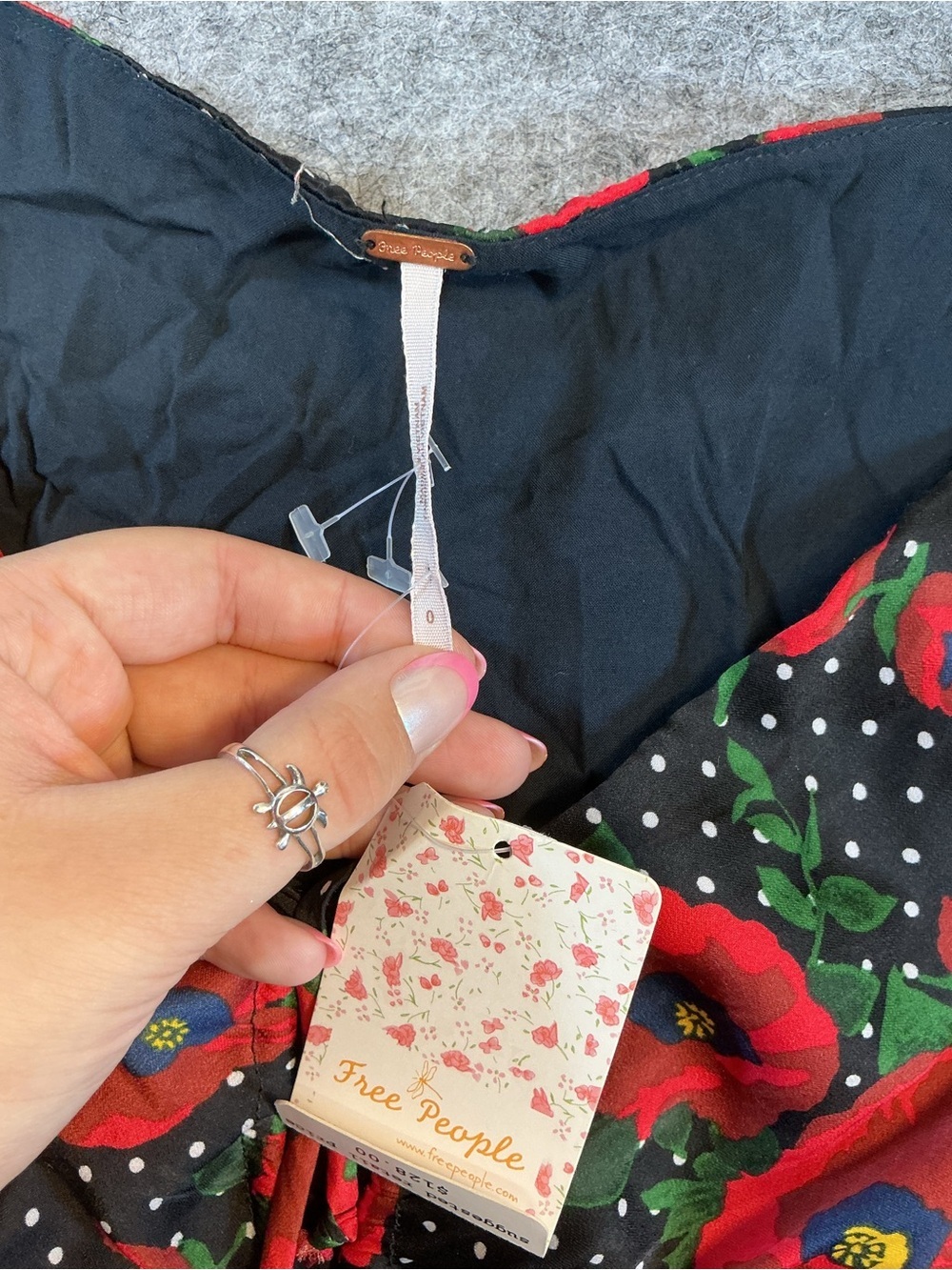 Free People Pin Up Style Red Rose & Polka Dot Long Sleeve V Neck Dress Size 0 - Picture 3 of 4